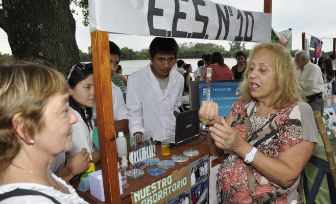 Giroldi participó de la Primera Expo Ciencia y Tecnología de la Educación Secundaria