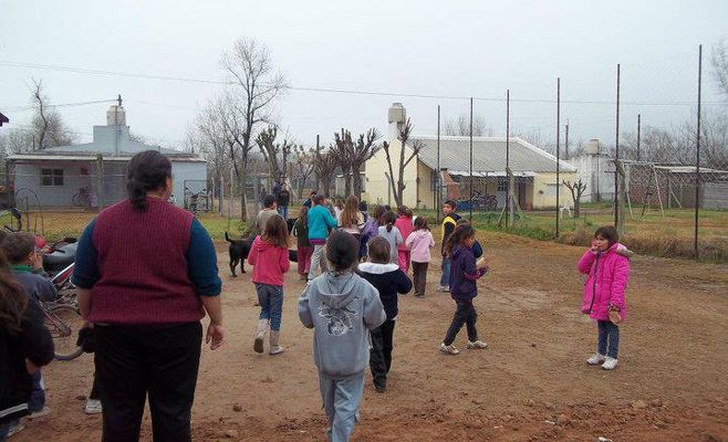 Infancia, pobreza, educación y el trabajo de “emparchar” la inocencia interrumpida.