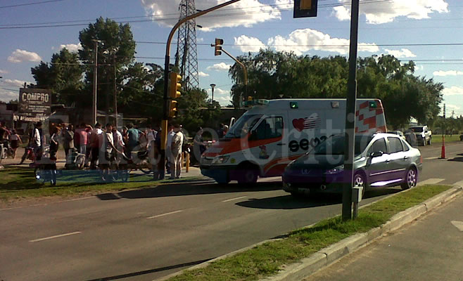 Choque múltiple en Av. Antártida Argentina: tres heridos