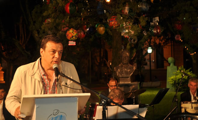 Osvaldo Cáffaro encabezó el encendido del árbol navideño de Zárate e inauguró mejoras en Plaza Mitre