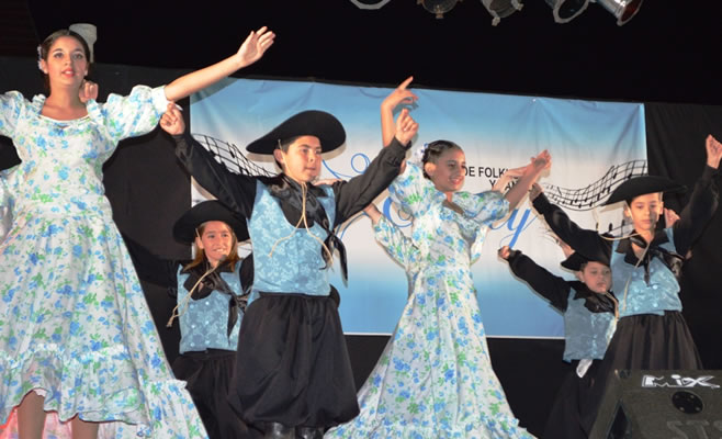 El Ballet de Folklore y Tango Eluney en su 19° Aniversario