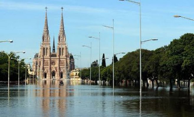 Las inundaciones provocadas por la cuenca del Río Luján (Un informe para leer con los ojos bien abiertos)