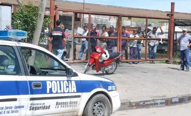 Y ahora le ponen candado... trabajadores de ATE encerrados