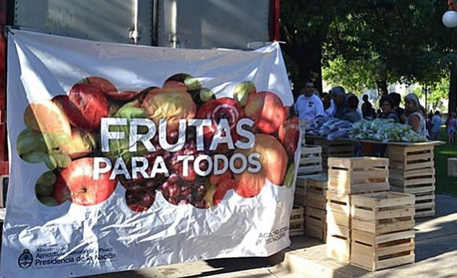Hoy, Fruta y Verduras para Todos en Plaza Mitre