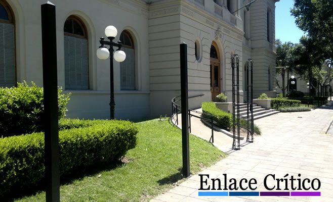 El Palacio Municipal... ¡entre rejas!