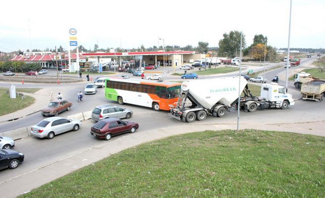 Medianoche a los tiros: fue atacado un colectivo en la rotonda de McDonald´s