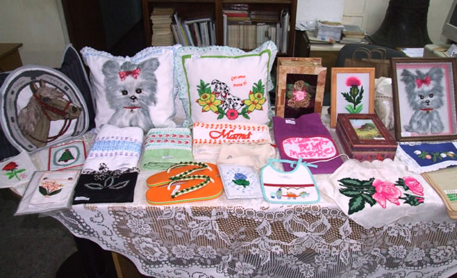 El Taller de Manualidades y Bordados expone