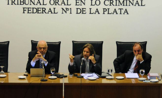 Condenan a 16 represores y un funcionario civil