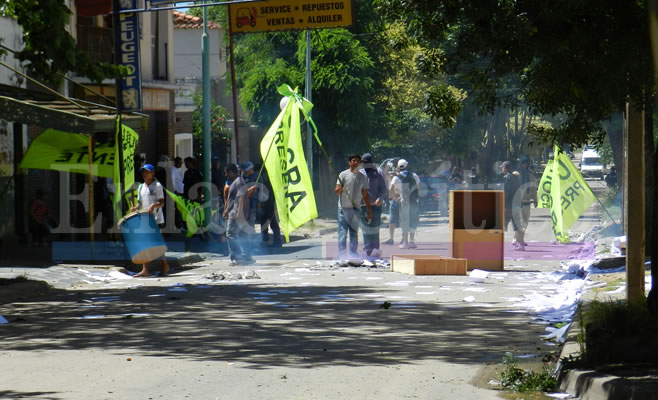 Serían cuatro los heridos de bala en los incidentes en el Sindicato de la UOCRA