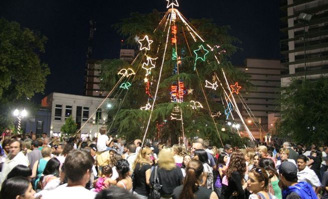 Se enciende el tradicional "Árbol de Navidad"