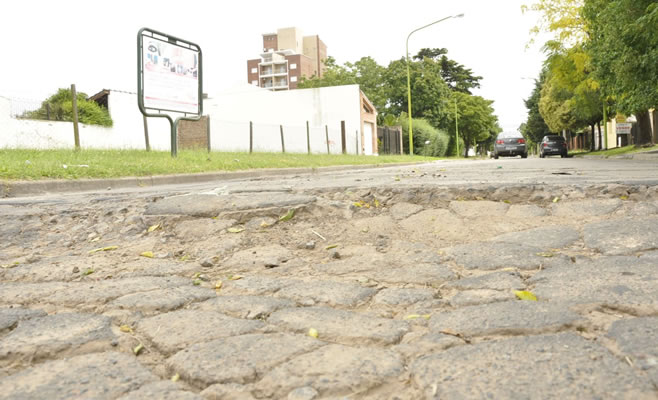 Obras de bacheo en calle Belgrano