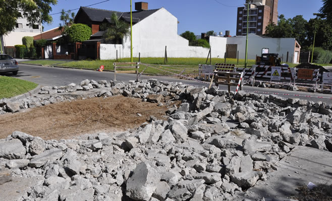 Continúan las obras de bacheo en calle Belgrano