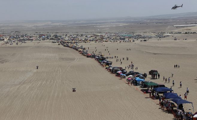 En las dunas de la Pisco-Pisco, Belaustegui sigue firme. Segunda etapa del Dakar