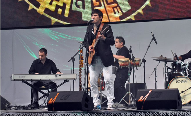 ¡Los Campedrinos en el escenario del Cosquín!