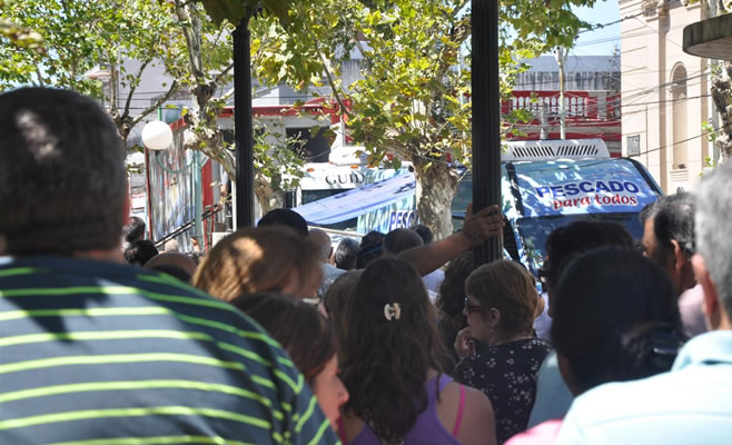 Pescado y Pastas para Todos este lunes en Plaza Mitre