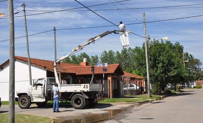 Reparación y cambio de luminarias en barrios y casco céntrico