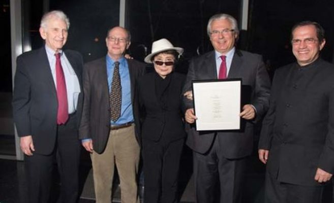 Julian Assange (WikiLeaks) galardonado con el premio Yoko Ono Lennon
