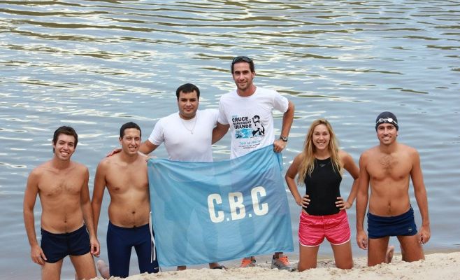 Excelente tarea de los nadadores del Boat Club en aguas abiertas