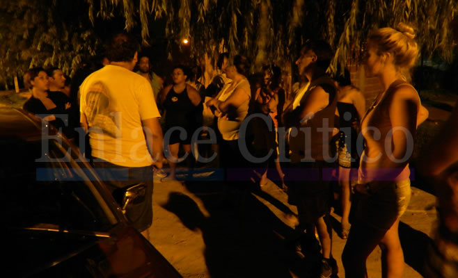 Barrio Reysol: noche de cacerolas, tensión y custodia policial
