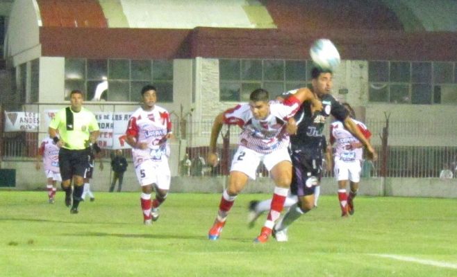 Una pelota llovida hizo la diferencia