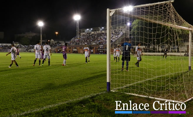 Con la vuelta del "Duddy" y el ingreso de Cerrutti el Viola recibe al descendido "Charrúa"