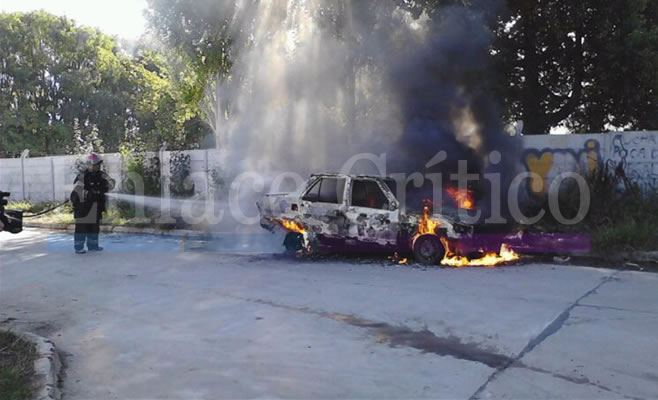 Se incendió un vehículo en Félix Pagola y Tala