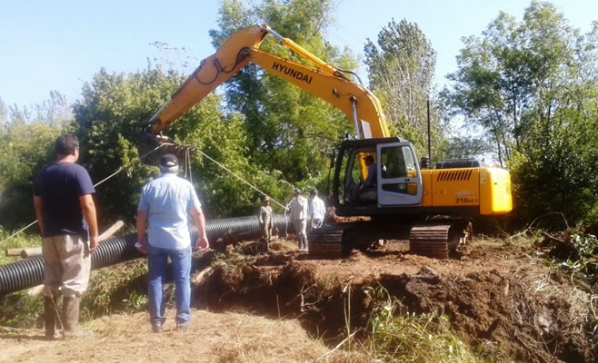 Comenzó la reparación del camino que va desde Ruta 12 hasta el Canal Alem