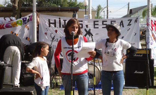Sof+¡a Bel+íustegui y Mar+¡a Boca (integrantes de H.I.J.O.S. ES-CA-ZA)_658x400