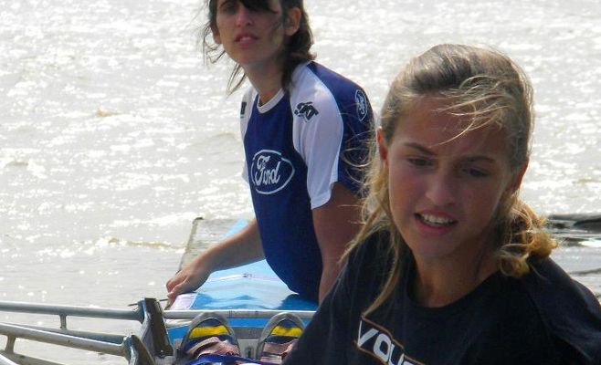 El equipo de remo del Boat Club en la Pista Nacional de Tigre