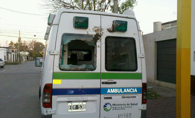 Destrozan una ambulancia