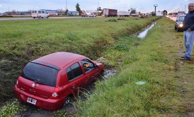 "Navegando" por los zanjones de Panamericana