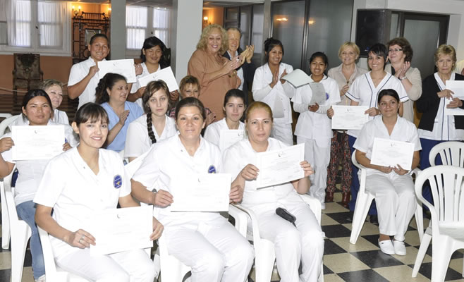 La Intendente Giroldi entregó los Certificados del Curso sobre Inmunizaciones