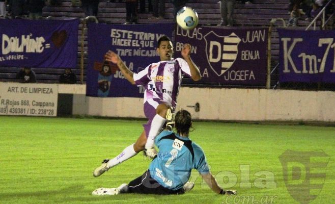 Golpeó y golpeó pero no pudo abrir