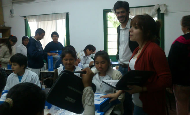 Entrega de netbooks en Lima