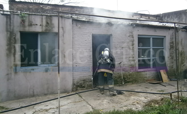 Principio de incendio en De La Torre y Anta y una pared que cambió de lugar en la calle Ituzaingó
