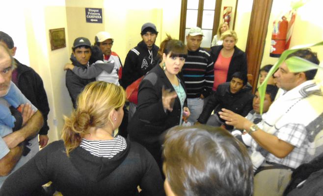 Dirigentes del FAP Campana se reunieron con vecinos que intentan recuperar sus fuentes de trabajo.