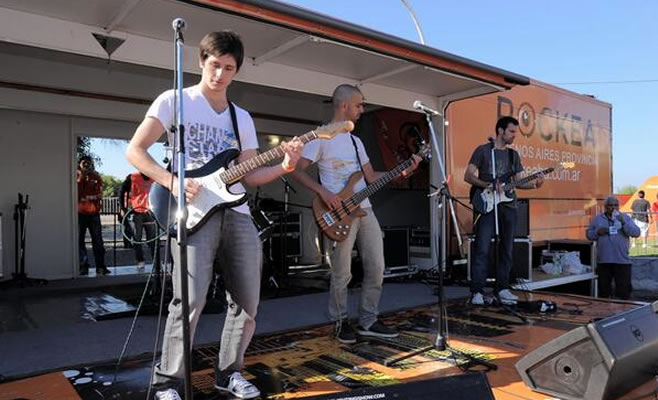 Motivos Olvidables participó en la primera semifinal de Rockea