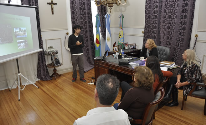 Integrantes de la Biblioteca Municipal y del Archivo Histórico presentaron trabajos y proyectos a la Intendente Giroldi