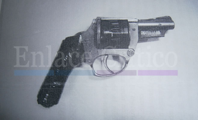 Vecinos detienen a pareja de delincuentes