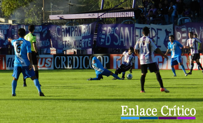 Un penal dudoso, otros dos expulsados y una nueva derrota