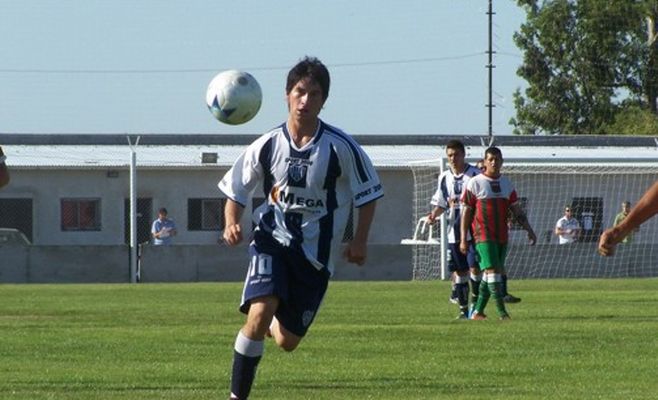 Nahuel Velázquez sería el primer refuerzo del Viola