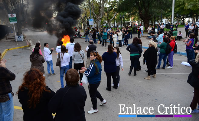"No somos piqueteros. Prendemos cubiertas porque ya no sabemos que más hacer para que nos escuchen"