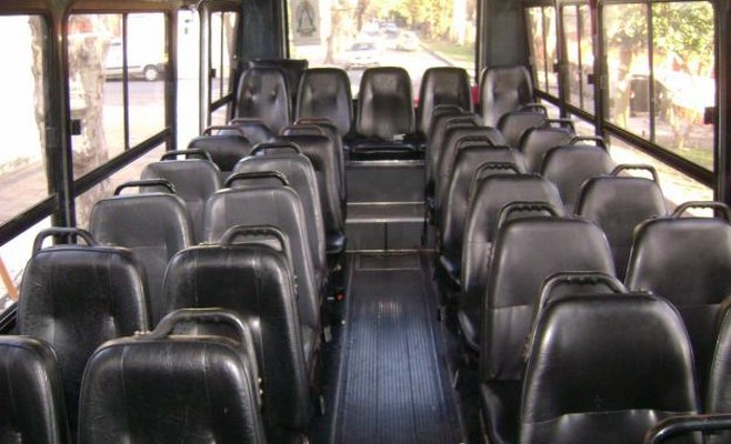 Pobre gente en colectivo