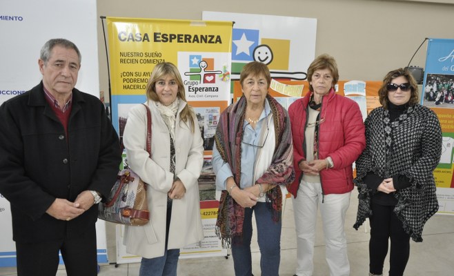 Autoridades del Municipio y Grupo Esperanza durante la visita a las instalaciones 
