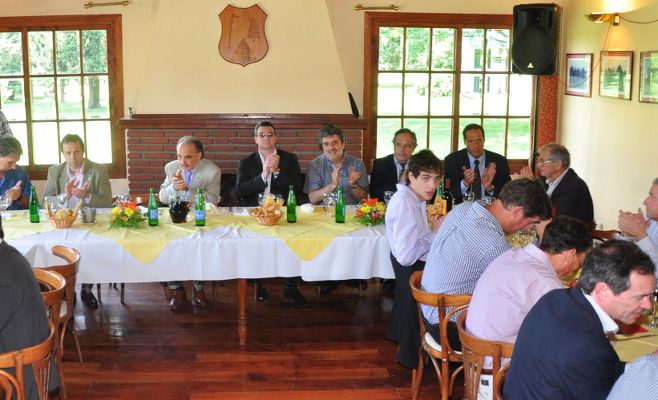 Los Municipios y Uniones Industriales de Campana y Zarate
