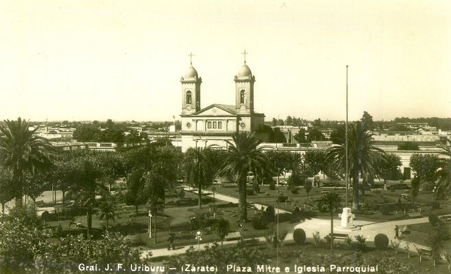 Plaza Mitre e Iglesia Parroquial