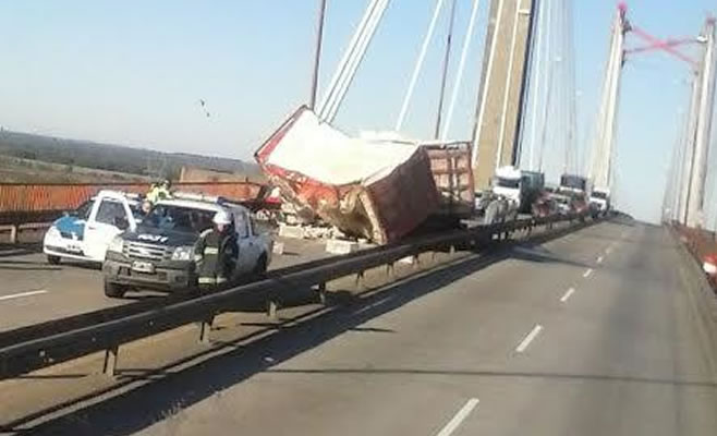 Vuelco Camion Puente (2)