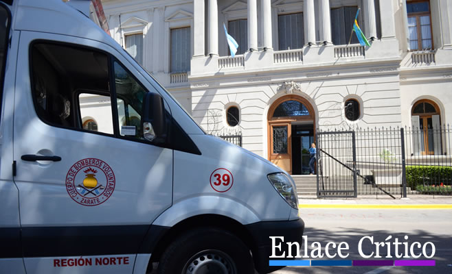 Ambulancia Unidad de Rescate Bomberos 4