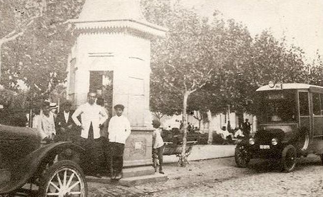 zÁRATE LA PLAZA MITRE EN LA DÉCADA DE 1920.