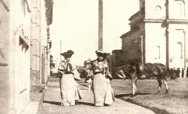 Zárate SALIDA DE MISA. CALLE BELGRANO